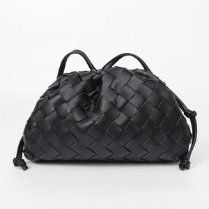 Nuevo Bolso de Hombro de Piel Suave Tejida, Clutch Diagonal de Alta Gama, Popular Bolso de Mujer de Piel Vacuna, de Poliéster, Moderno y Casual - Product Image 1