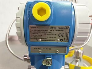 เครื่องวัดความดันแบบดิฟเฟอเรนเชียล Endress+Hauser FMD78 พร้อมซีลไดอะแฟรมสองชั้น ช่องสัญญาณเอาต์พุต 4-20mA ความแม่นยำ 0.075% ชิ้นส่วนที่สัมผัสของเหลวทำจาก 316L - Product Image 2
