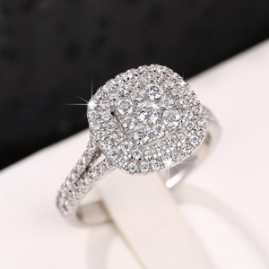 Elegante Anello Quadrato Rotondo con Dettagli Intarsiati, Gioiello Minimalista di Lusso per Donna, Stile Fidanzamento, Uso Quotidiano, Idea Regalo - Product Image 2