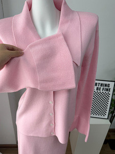 Ensemble deux pièces en tricot rétro pour femme-Cardigan à grand col et <span class=keywords><strong>jupe</strong></span> mi-longue en <span class=keywords><strong>rose</strong></span> pour l'automne, l'<span class=keywords><strong>hiver</strong></span> et les vêtements élégants - Product Image 3