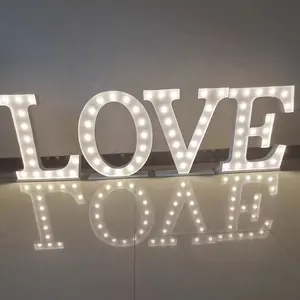 Angka Led 4 kaki kata cinta besar luar ruangan untuk pernikahan kustom Logo raksasa lampu bohlam tanda Marquee huruf untuk pesta