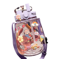 Offre Spéciale : Mignonne Bouteille d'Eau pour Enfants de 1300 ml avec Couvercle Rebondissant, Bouteille en Plastique avec Paille et Sangle, Grande Capacité