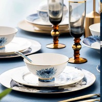 Service de table en céramique de luxe de style européen, motif floral bleu, décor en relief, en porcelaine fine, pour la maison et les cadeaux