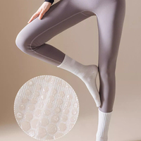 Chaussettes pour femmes de haute qualité, chaussettes de yoga et de pilates en tricot pour le printemps, usage quotidien, transparentes, logo brodé personnalisé, antidérapantes, en coton