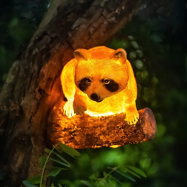 Il museo delle statue di animali in resina illumina l'albero con le luci della volpe da giardino impermeabile all'aperto