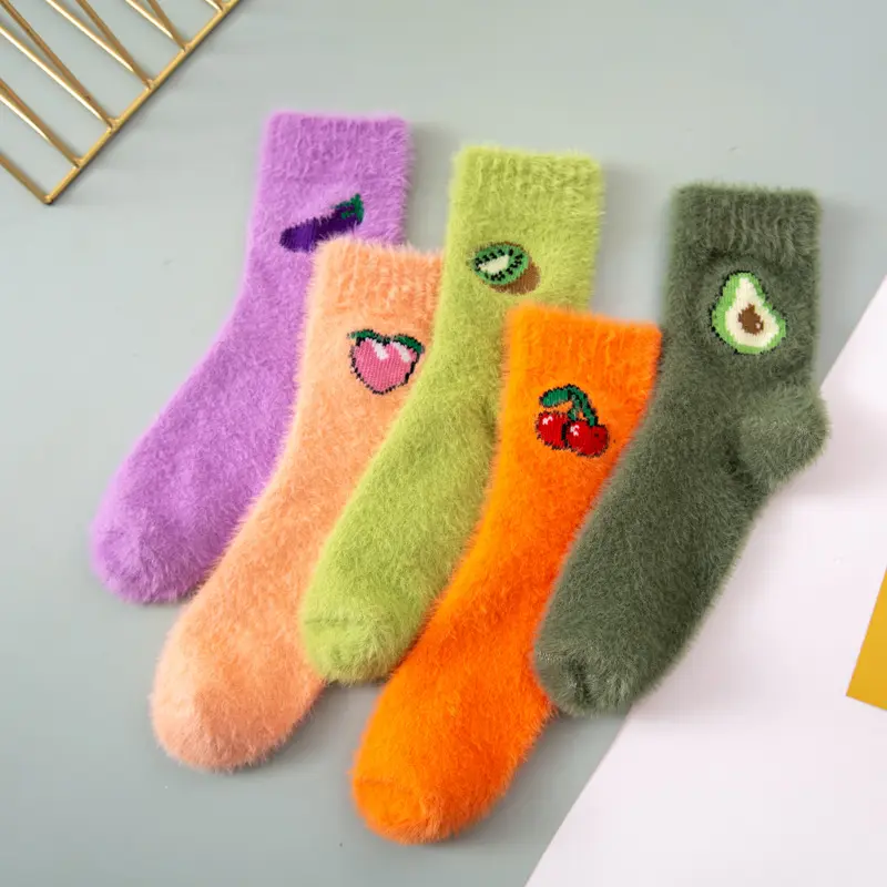 2022 Bestseller Winter warm schlafen flauschigen Boden gemütliche Socken Großhandel koreanische Stile Obst Avocado Socken