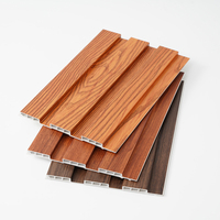 Paneles de revestimiento de paredes decorativos de fábrica profesional Panel de pared de PVC hueco de precio barato para decoración de interiores