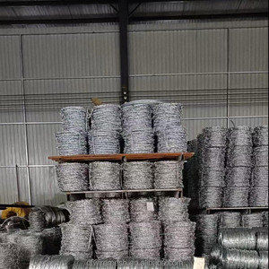 ผู้จัดจำหน่ายลวดหนามขนาด 14x14 สำหรับตลาดโลก ลวดเหล็กชุบสังกะสีความแข็งแรงสูงสำหรับใช้ในฟาร์มและปศุสัตว์ - Product Image 4