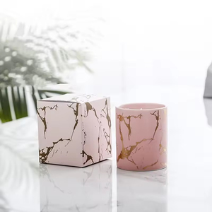 Bougie parfumée en cire de soja de luxe en céramique marbrée, marque privée, avec parfums personnalisés et logo, pour la décoration intérieure et les cadeaux. - Product Image 6