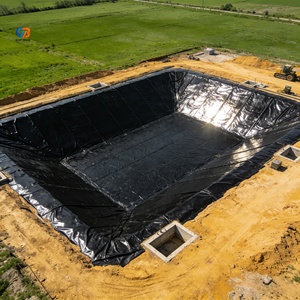 แผ่นกันซึม HDPE สีดำ ป้องกันรังสียูวี สำหรับบ่อหมักก๊าซชีวภาพอุตสาหกรรมสมัยใหม่  บ่อปฏิกิริยาแบบไร้อากาศ  บุผนังบ่อขยะ และบ่อเก็บน้ำ - Product Image 6