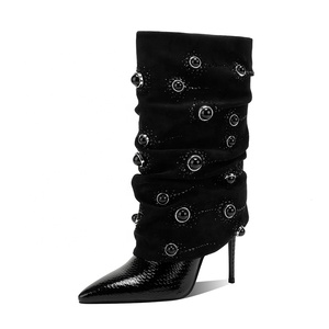 Bottines <span class=keywords><strong>en</strong></span> <span class=keywords><strong>daim</strong></span> noir avec clous <span class=keywords><strong>en</strong></span> cristal, bout pointu <span class=keywords><strong>en</strong></span> PU verni, style occidental tendance pour l'automne et l'été, augmentant la taille - Product Image 3