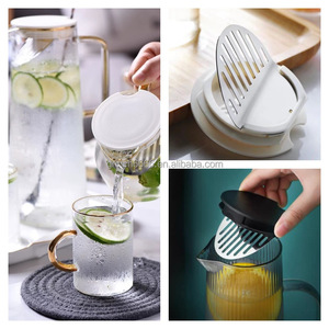 2025 bouchons de bouteille anti-poussière résistants aux éclaboussures couvre les couvercles <span class=keywords><strong>avec</strong></span> passoire pour le <span class=keywords><strong>pichet</strong></span> verseur de boissons - Product Image 5