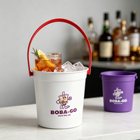 Plastieken 32oz rum-emmer met handvat, 32oz cocktailrum-emmers voor feesten, productie van transparante, aanpasbare plastic drankenemmers