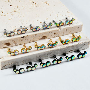 Acier chirurgical cristal Cartilage Helix Tragus plaqué <span class=keywords><strong>or</strong></span> <span class=keywords><strong>oreille</strong></span> goujon Flash <span class=keywords><strong>Film</strong></span> gemme boucle <span class=keywords><strong>d</strong></span>'<span class=keywords><strong>oreille</strong></span> Piercing femmes bijoux de corps en gros - Product Image 4