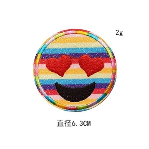 Parche bordado personalizado Gillian de Yiwu DIY parches brillantes de sonrisa en forma de corazón y flor tela de estilo de hierro - Product Image 3