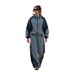 Conjunto Deportivo para Mujer en Gris Marino, Chaqueta con Capucha y Cierre, Pantalones Cargo de Pierna Ancha, Ropa Deportiva Urbana, Prendas Personalizadas - Product Image 1