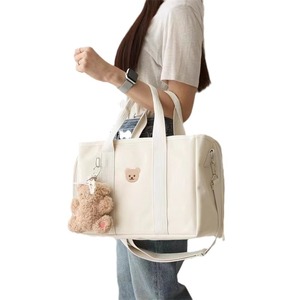 Bolsa de Lona Impermeable y Aislada con Diseño de Oso Adorable, para Llevar en la Mano o al Hombro, Almacenamiento Conveniente, Multifuncional, para Todas las Estaciones - Product Image 1