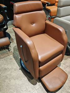 Fauteuil de Barbier Inclinable Contemporain en Similicuir avec Repose-Pieds Réglable et Base Ronde – Mobilier de Salon - Product Image 2