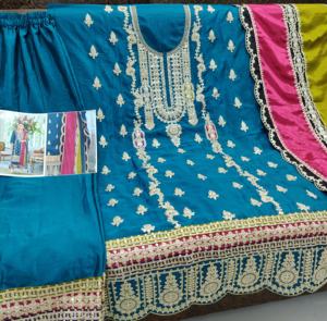 Designer tendance Chinon Soie Salwar Kameez avec Broderie Travail Costume Pakistanais Élégant et Abordable pour les Femmes Vêtements Ethniques - Product Image 6