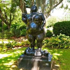 Célèbre grande taille Bronze grosse femme tenir bébé étape sur la statue de l'homme - Product Image 4