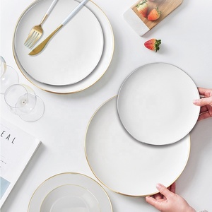 Assiettes de mariage en céramique blanche de haute qualité avec bord doré, collection très prisée - Product Image 5
