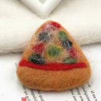 Jouet d'exercice pour chat en feutre de laine, adorable et réaliste, en forme de pizza, tissé à la main, 5,5x5,5 CM