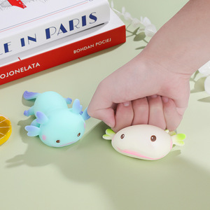 Jouet à presser en maltose Axolotl mignon, jouet anti-stress en forme d'amphibiens aux couleurs pastel à récupération lente pour enfants - Product Image 3