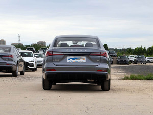 รถยนต์ <span class=keywords><strong>Roewe</strong></span> I5 รุ่นปี 2026 เครื่องยนต์ 1.5 ลิตร CVT รุ่น Luxury 4 ประตู 5 ที่นั่ง เบนซิน รถเก๋งขนาดกะทัดรัด สำหรับขนส่งผู้โดยสาร ขายส่ง - Product Image 4