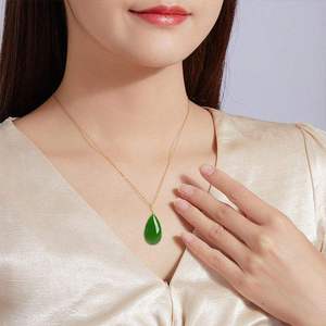 Pendentif Goutte d'Eau en Jade Jasper Naturel de Hotan avec Incrustation Or 18K, Accessoires, Certificat d'Expertise Inclus D401 - Product Image 5