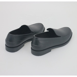 YL3559 Mocassins plats en PVC de mode imperméables pour l'extérieur personnalisés pour dames - Product Image 3