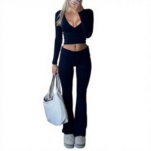 Conjunto Deportivo de Yoga para Mujer, Otoño, Color Sólido, Dos Piezas, Top Corto con Cuello en V, Pantalones Acampanados de Cintura Baja, Estilo Casual - Product Image 3
