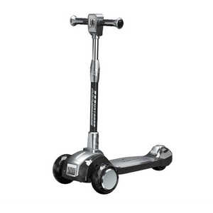 Para <span class=keywords><strong>Lamborghini</strong></span>, nuevo <span class=keywords><strong>patinete</strong></span> Normal para niños, <span class=keywords><strong>patinete</strong></span> plegable ligero de 3 ruedas para jugar al aire libre, ruedas de PU - Product Image 4