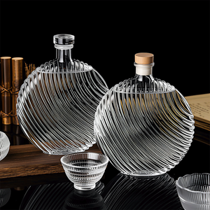 Bouteille de vodka en <span class=keywords><strong>verre</strong></span> de luxe 50 cl, forme plate, <span class=keywords><strong>verre</strong></span> super flint avec bouchon en bois T-Top pour <span class=keywords><strong>whisky</strong></span> et bourbon haut de gamme - Product Image 1