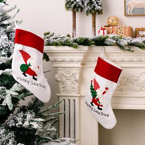 อุปกรณ์ตกแต่งคริสต์มาสใหม่ กระเป๋าเป้ซานตาคลอสลายการ์ตูน ถุงเท้าคริสต์มาส ตุ๊กตาปักลาย ถุงเท้าของขวัญ - Product Image 3