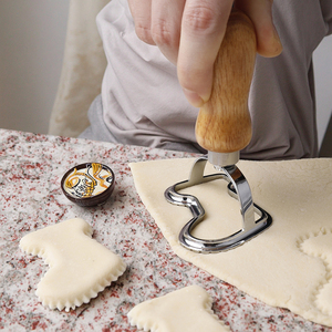 <span class=keywords><strong>Emporte</strong></span>-pièce en alliage de zinc en forme de chaussette de Noël pour raviolis et boulettes, avec manche en bois de caoutchouc, ustensile de cuisine - Product Image 3