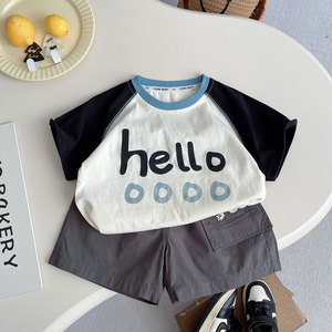 Completo Estivo 2026 per <span class=keywords><strong>Bambino</strong></span>: Camicia con Stampa Hello e Scritta + Pantaloncini Grigi, Set 2 Pezzi - Product Image 1