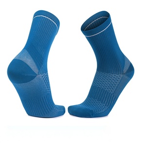 Chaussettes de cyclisme en laine mérinos avec logo personnalisé, chaussettes de sport respirantes de haute qualité pour hommes et femmes, chaussettes thermiques - Product Image 6