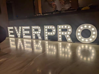 Lettres en acrylique lumineuses personnalisées YIJIAO, lettres en relief éclairées par l'avant pour les boîtes lumineuses publicitaires