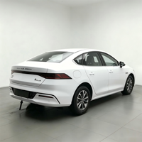 BYD Qin PLUS DM-i 2024 d'occasion, version 55 km Leading, berline hybride rechargeable, véhicule d'occasion pour l'exportation mondiale