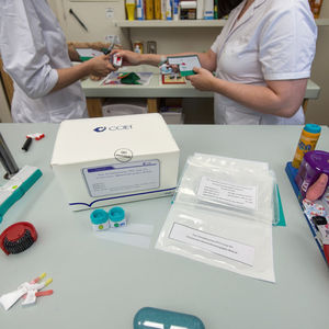 सटीक थायरॉयड कार्य मूल्यांकन के लिए मुक्त त्रियोडोथाइरॉरॉनी रैपिड टेस्टिंग किट फ्लोरेसेंस इम्यूनोक्रोमैटोग्राफिक तकनीक - Product Image 1