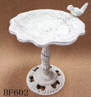 Mangeoire et abreuvoir pour oiseaux en fonte vintage, abreuvoir décoratif pour oiseaux de jardin pour la décoration de la cour extérieure et du patio