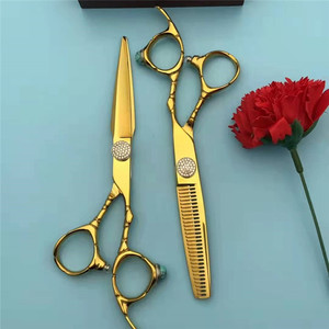 Ciseaux de coiffure Ad Gold 62 mm, lame standard, professionnels, pour droitiers, usage beauté, épaisseur personnalisable - Product Image 1