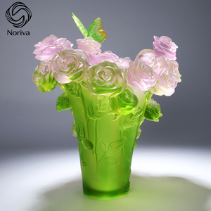 Vase à roses en verre artisanal Contem, sculpture en relief papillon en Liuli Pâte de Verre pour la décoration d'hôtels haut de gamme et les cadeaux d'entreprise - Product Image 5