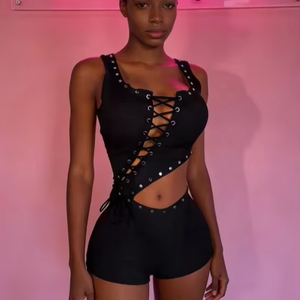 Conjunto de Mujer, Top Corto Elástico y Sexy sin Mangas con Tirantes, Shorts Irregulares por Encima de la Rodilla, Ropa Casual para Vacaciones - Product Image 1