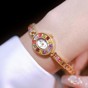 Nuovo Orologio da Donna di Lusso alla Moda Retrò al Quarzo, Cinturino in Acciaio Inossidabile 316L, Lancette Sfumate Arcobaleno - Product Image 1