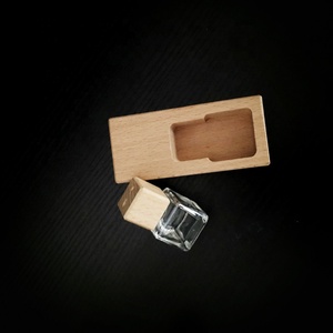 Nuovo Deodorante per Auto Quadrato da 5ml con Tappo in Legno, Bottiglia di Profumo per Auto da Appendere - Product Image 2