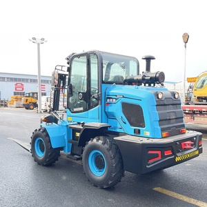 מלגזה לשטח קשה עם יכולת סיבוב גלגל קדמי, אידיאלית לטיפול בכבישים ובחוץ - Product Image 1