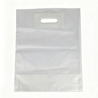 Sacs d'emballage en plastique blancs avec poignée découpée, imprimés avec un logo personnalisé, pour les boutiques de vente au détail