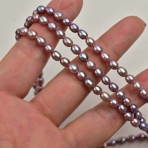 Perles d'eau douce naturelles blanches de 4-5 mm, semi-finies, en forme de riz, irrégulières, en gros, accessoire pour collier DIY - Product Image 2