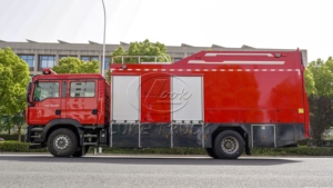 Camion-citerne à mousse Sinotruk HOWO 3500L pour lutte contre les incendies, camion de pompier industriel CAFS avec système UAV connecté à la terre, à vendre - Product Image 4